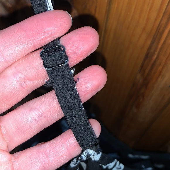 EUC Torrid size 1 black white lip print tank top - Picture 7 of 7